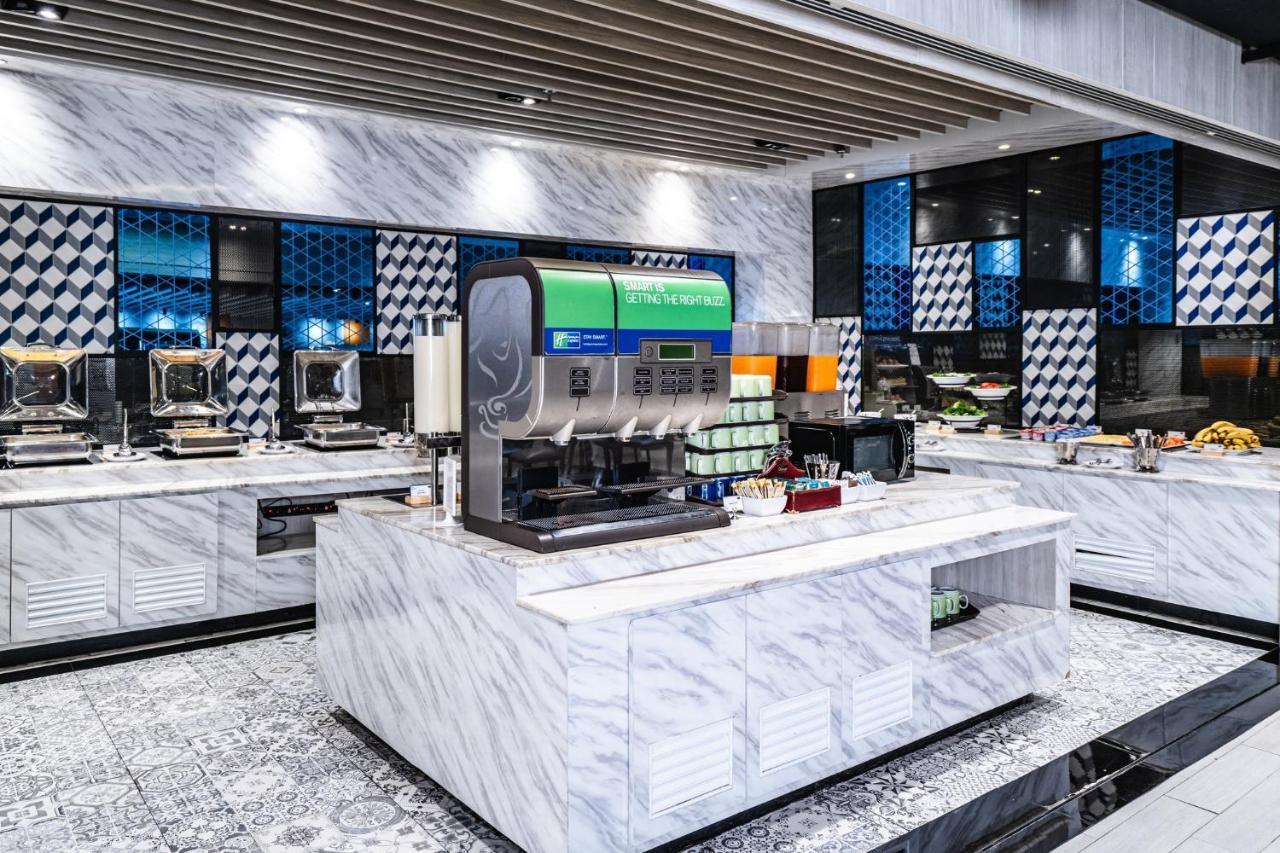 Holiday Inn Express Bangkok Sukhumvit 11 By Ihg Bagian luar foto