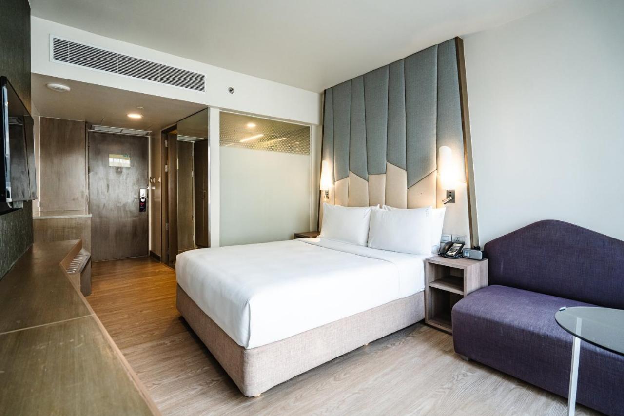 Holiday Inn Express Bangkok Sukhumvit 11 By Ihg Bagian luar foto